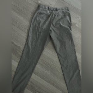 Men’s Perry Ellis Light Gray Dress Pants / Worn / Size: 30/32